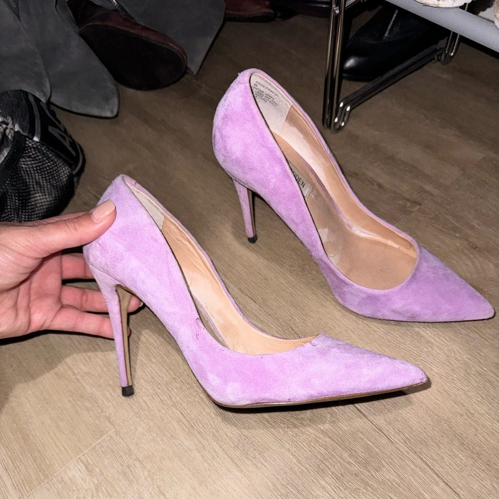 Lilac suede heels
